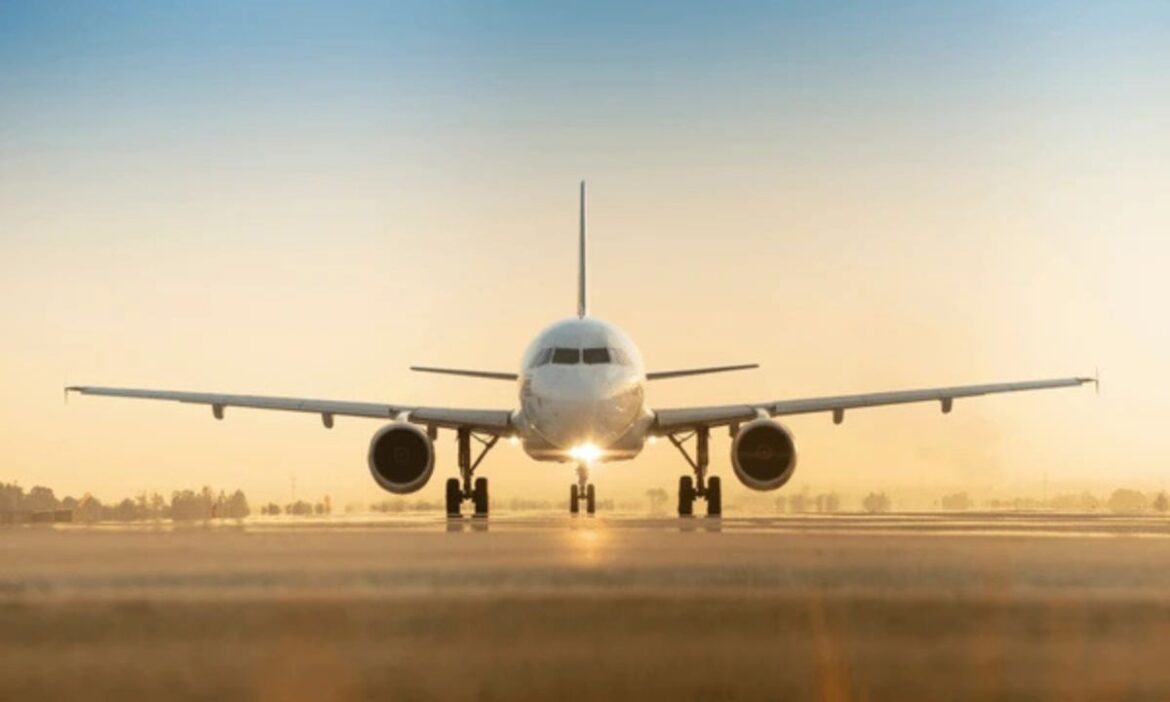 Maha Kumbh 2025: उत्तर प्रदेश के प्रयागराज में होने वाले महाकुंभ के लिए तैयारियां तेज हो गई हैं. इस बीच महाकुंभ शुरू होने से पहले प्रयागराज एयरपोर्ट रोड पर 84 लाख योनियों के प्रतीक वाले 84 स्तंभ स्थापित किए जाएंगे.