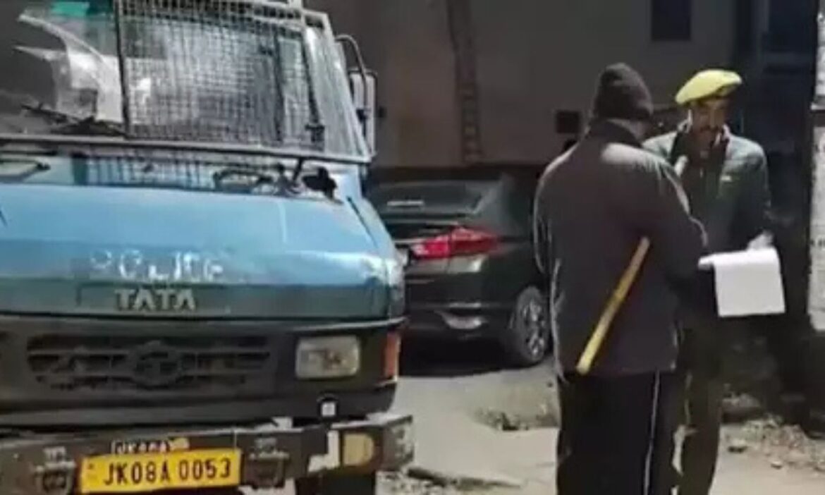 Kathua Fire News: जम्मू-कश्मीर के कठुआ जिले से दिल दहला देने वाली खबर सामने आ रही है, जहां एक घर में आग लगने से 6 लोंगो की जान चली गई.