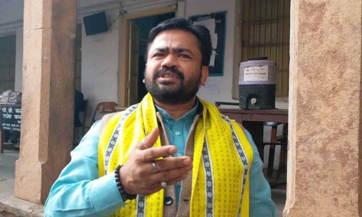 Petitioner in Ajmer Dargah Receives Death Threats: अजमेर दरगाह मुकदमे के याचिकाकर्ता विष्णु गुप्ता को 'जान से मारने' की धमकी का मामला सामने आया है. उनका दावा है कि ये धमकी उन्हें कनाडा से मिली है.