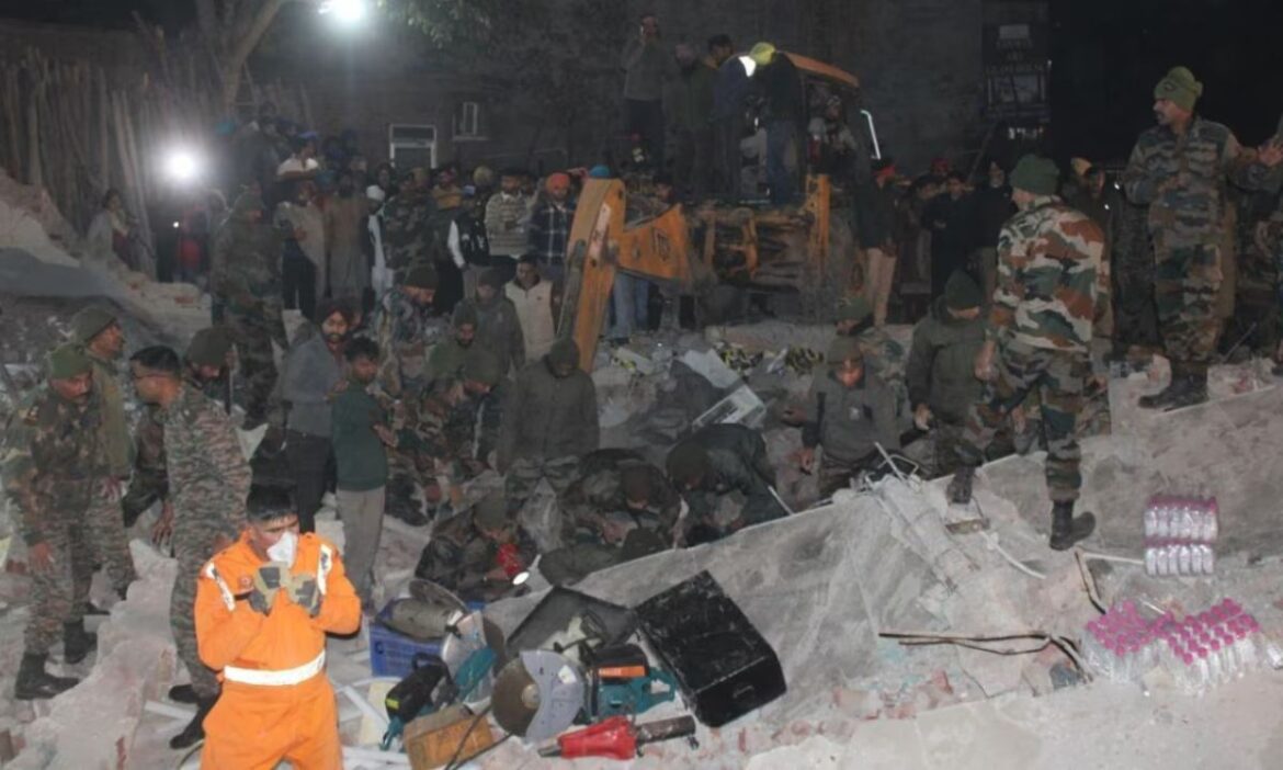 Mohali: पंजाब के मोहाली में बहुमंजिला इमारत ढहने के दूसरे दिन भी बचाव अभियान जारी है. इस दौरान एक युवती की मौत की खबर सामने आई है.