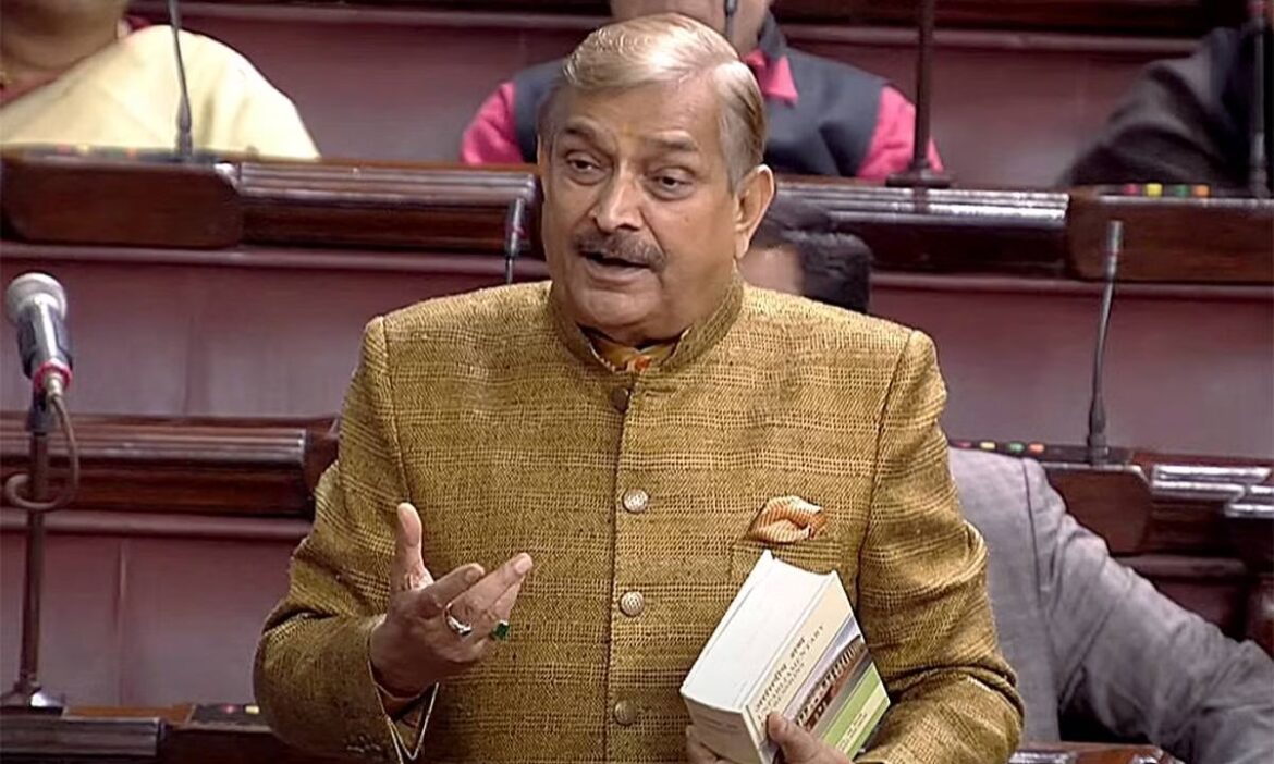 Parliament Ruckus: संसद में हुई धक्का-मुक्की को लेकर भारतीय जनता पार्टी और कांग्रेस के बीच नोंकझोंक जारी है. ऐसे में कांग्रेस सांसद प्रमोद तिवारी ने बड़ा बयान दिया.