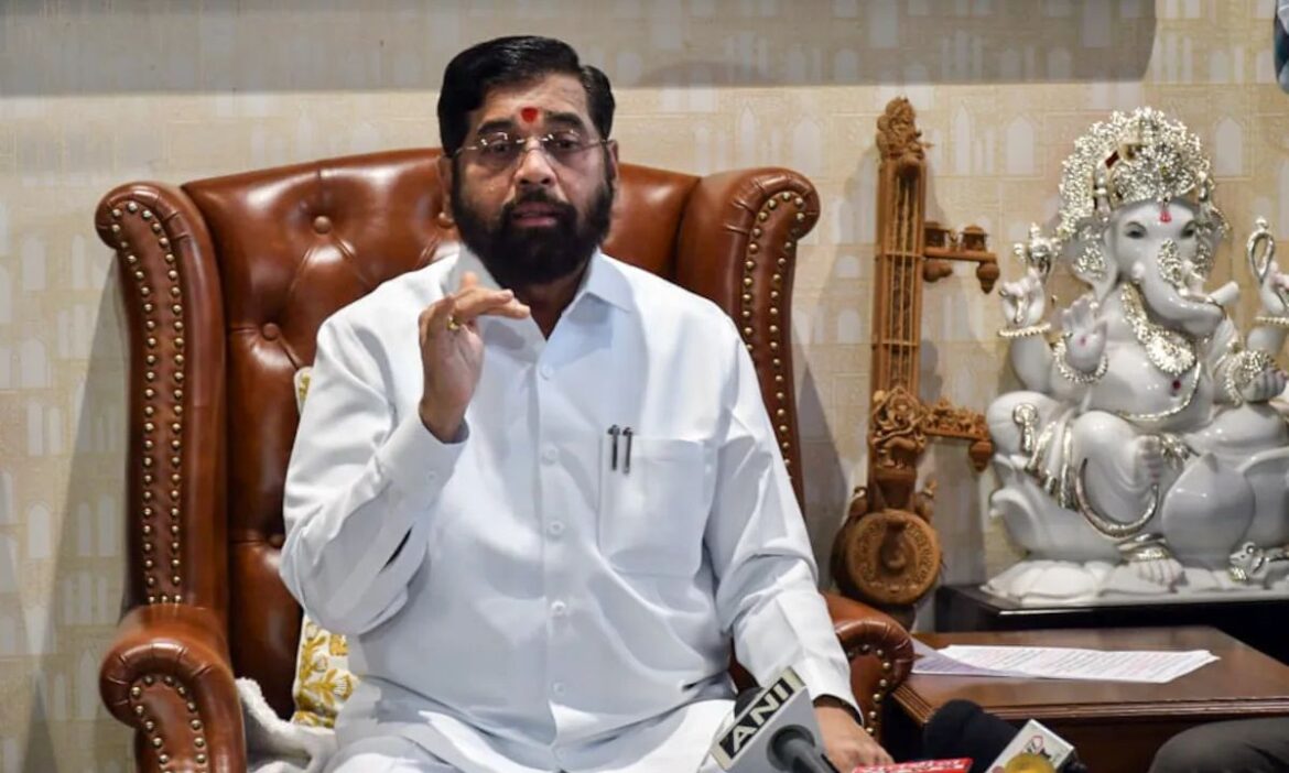 Maharashtra Politics : महाराष्ट्र के केयर टेकर सीएम एकनाथ शिंदे की तबीयत फिर बिगड़ गई है जिसके बाद वो जांच के लिए ठाणे के जुपिटर हॉस्पिटल पहुंचे हैं.