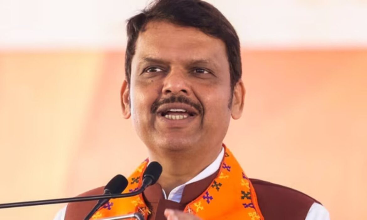 Maharashtra Politics: महाराष्ट्र में मुख्यमंत्री के तौर पर देवेंद्र फडणवीस एक फिर सरकार बनाने वाले हैं. ऐसे में शपथ ग्रहण को लेकर तैयारियां अंतिम चरण में हैं.