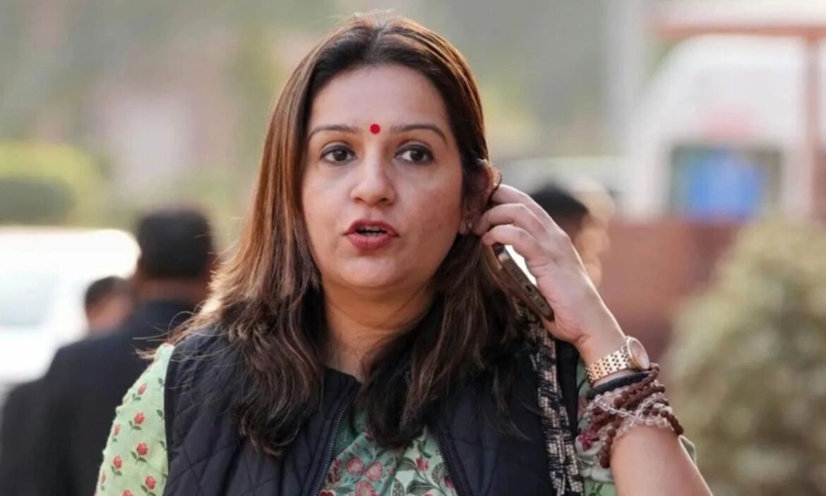 Farmer Protest: अपनी मांगों को लेकर किसान टस से मस होने को तैयार नहीं हैं. ऐसे में शिवसेना (UBT) सांसद प्रियंका चतुर्वेदी ने केंद्र सरकार पर गंभीर आरोप लगाए हैं.