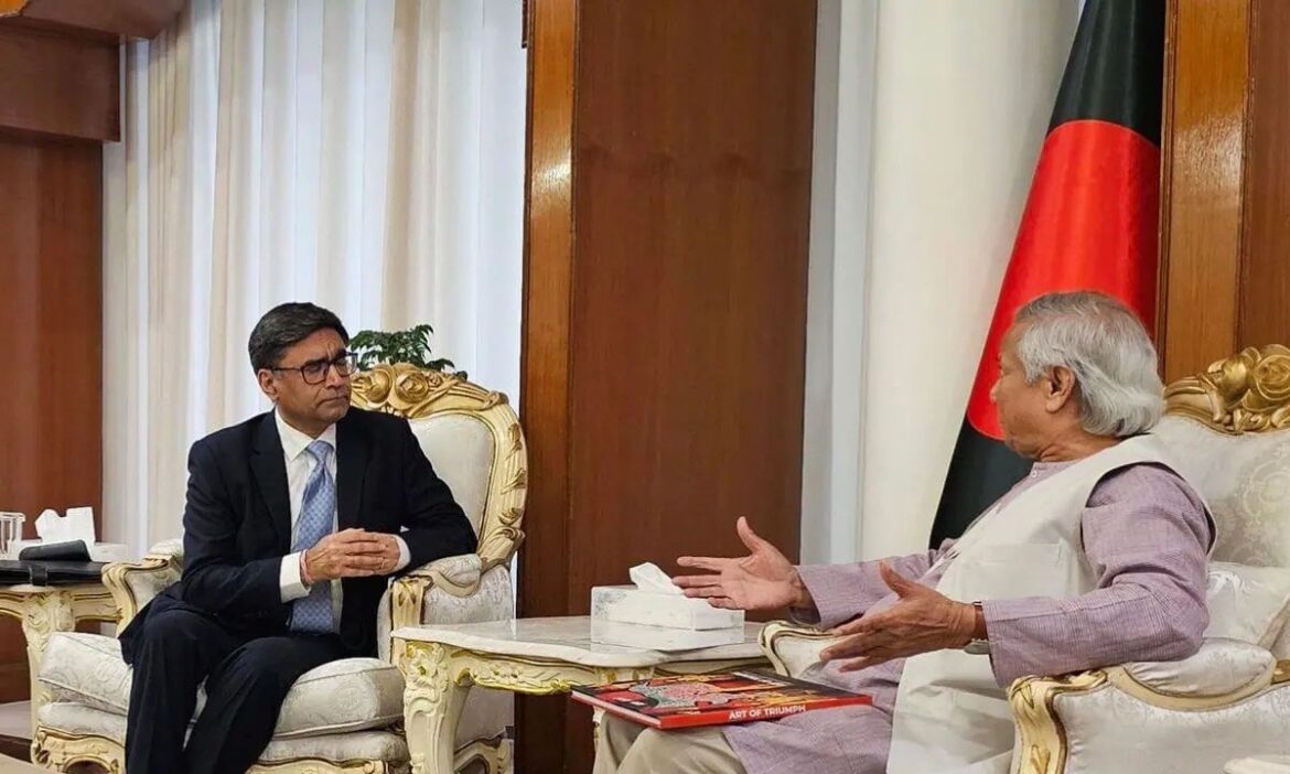 Bangladesh Violence News: भारत-बांग्लादेश के बिगड़ते संबंधों को सुधारने के लिए दोनों देशों के सचिव के बीच बैठक हुई. इस बैठक में कई मुद्दों पर चर्चा की गई.