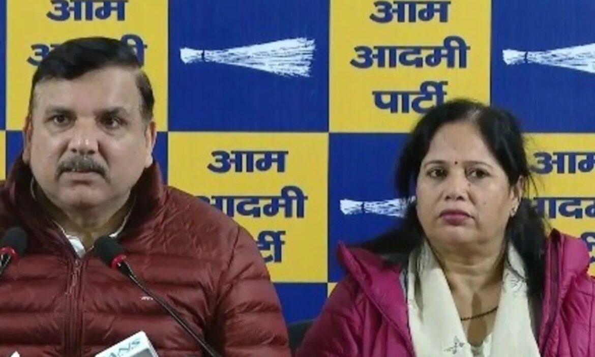 Delhi Assembly Election : देश की राजधानी दिल्ली में अगले साल विधानसभा चुनाव होने हैं. इसके पहले आम आदमी पार्टी और भारतीय जनता पार्टी के बीच घमासान देखने को मिल रहा है.