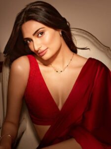 क्रिसमस पार्टी के लिए 10 लेटेस्ट डिजाइनर साड़ियां