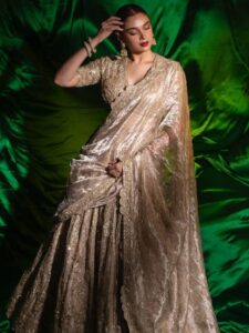 शादी में पहनें Aditi Rao Hydari जैसे देसी आउटफिट्स, दिखेंगी महारानी