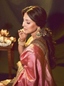 शादी सीजन के लिए Hina Khan जैसे रॉयल साड़ी और सूट