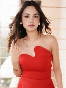 क्रिसमस पार्टी के लिए परफेक्ट हैं ऐसी स्टाइलिश Red Dresses
