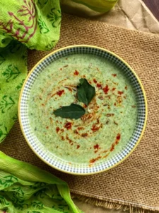 10 आसान स्टेप्स में ऐसे तैयार करें बथुए का टेस्टी रायता