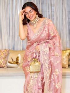 सहेली की शादी में ट्राई करें Shraddha Arya के साड़ी डिजाइन्स, दिखेंगी हॉट