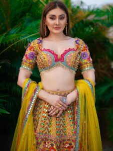 हल्दी सेरेमनी में पहने ऐसे डिजाइनर लहंगे, दिखेंगी हूर की परी