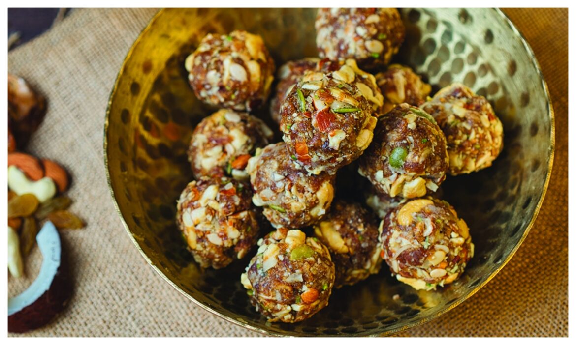 Winter Special: सर्दियों में शरीर को गर्म बनाए रखते हैं टेस्टी और हेल्दी खजूर के लड्डू, ये रही आसान रेसिपी