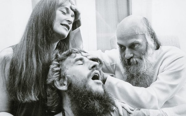 Osho Rajneesh Biography: History, Beliefs and Facts - Live Times