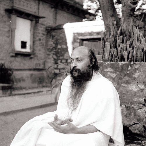 Osho Rajneesh Biography: History, Beliefs and Facts - Live Times