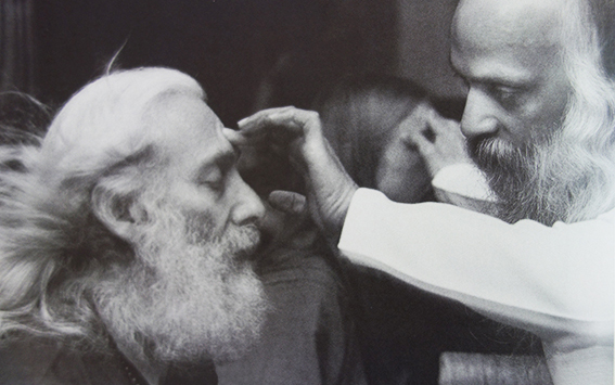 Osho Rajneesh Biography: History, Beliefs and Facts - Live Times