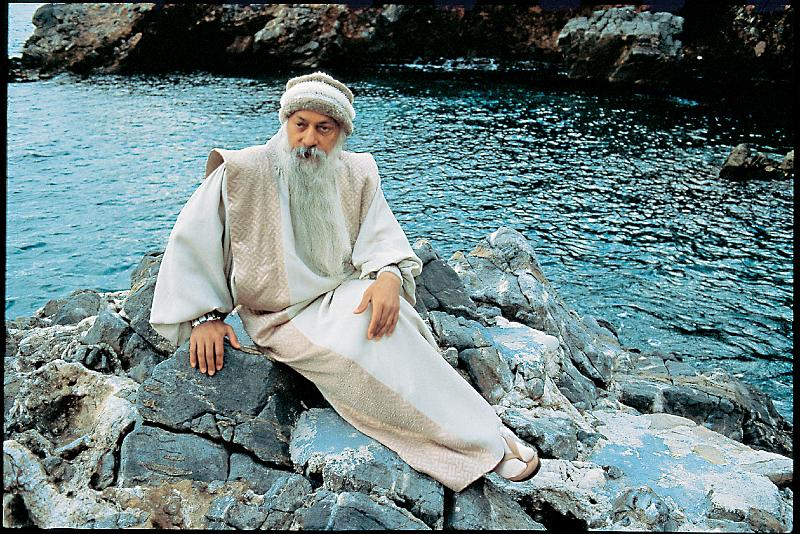 Osho Rajneesh Biography: History, Beliefs and Facts - Live Times