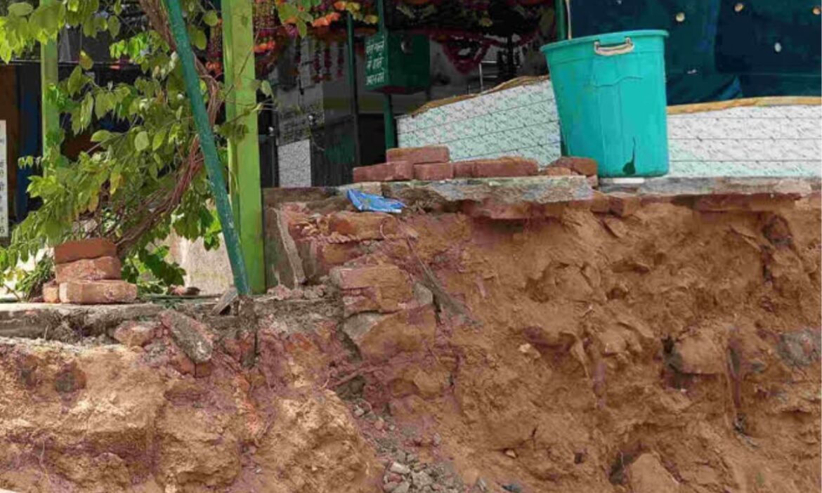 UP News : मुजफ्फरनगर में आखिर किसने और क्यों तोड़ी मजार? यूपी पुलिस जुटी जांच में