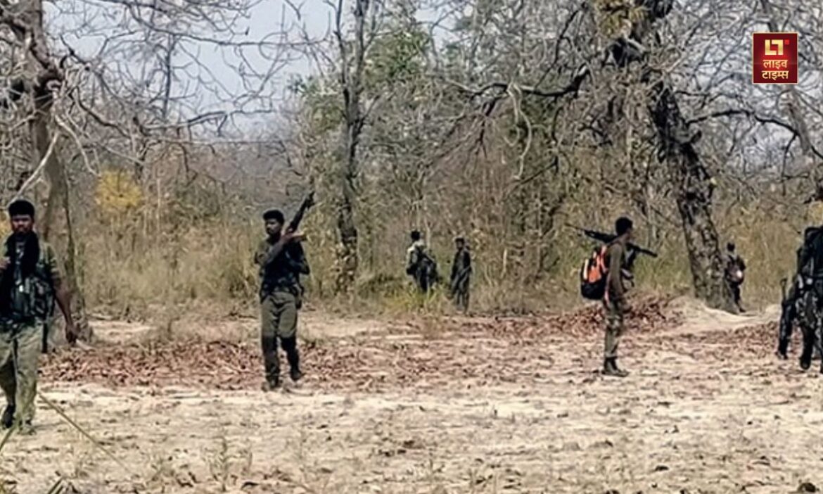 Gariaband Encounter : छत्तीसगढ़ के गरियाबंद में जारी मुठभेड़ में अब तक कुल 16 नक्सली ढेर हो चुके हैं. वहीं अभी भी 60 नक्सली सुरक्षा बलों के घेरे में मौजूद हैं.