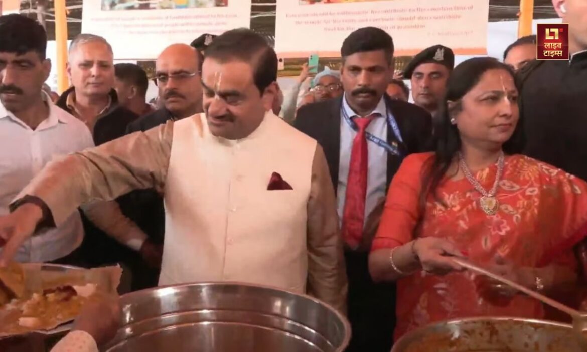 Gautam Adani visits Maha Kumbh : बिजनेस टाइकून गौतम अडानी ने आज यानी मंगलवार को प्रयागराज में महाकुंभ का दौरा किया.