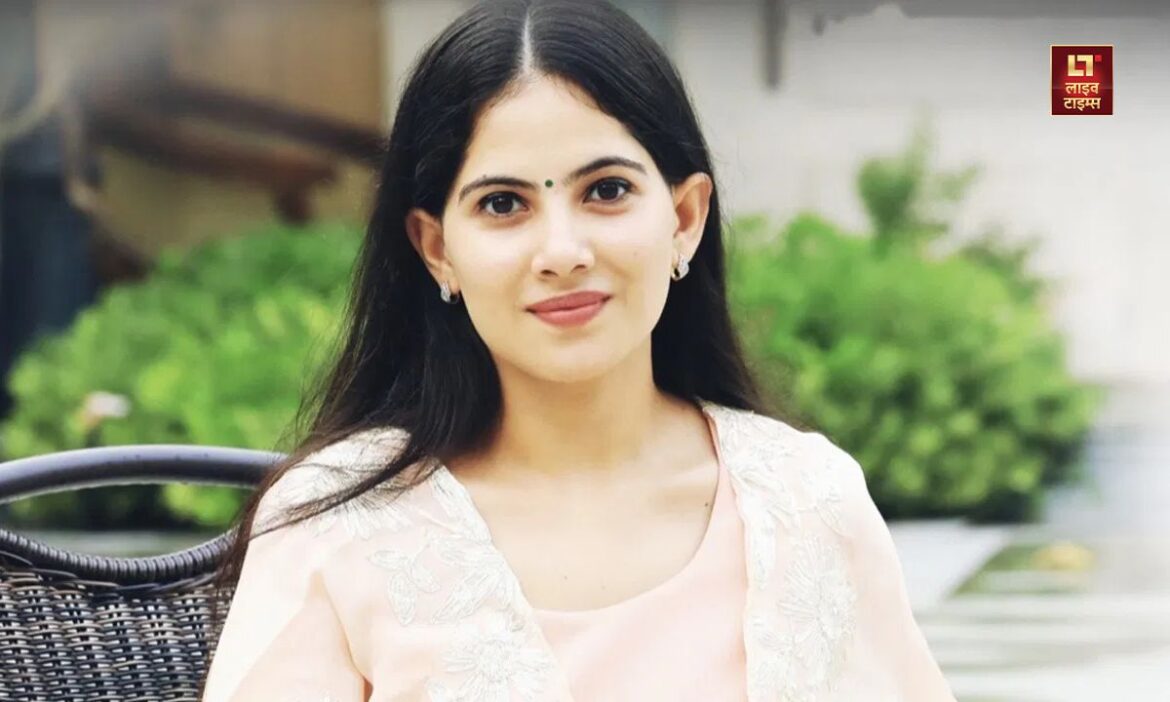 Maha Kumbh 2025 : महाकुंभ के पवित्र स्नान के लिए जानी मानी आध्यात्मिक कथावाचक जया किशोरी उत्तर प्रदेश के प्रयागराज पहुंची हैं. इस दौरान उन्होंने लोगों से कुंभ में आने का आग्रह किया है.