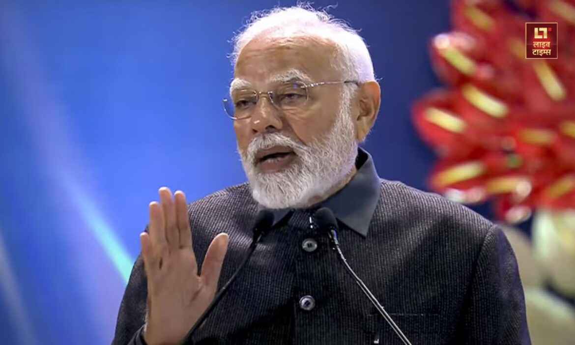 Svamitva Scheme: प्रधानमंत्री नरेन्द्र मोदी ने शनिवार यानी आज लगभग 65 लाख स्वामित्व संपत्ति कार्ड वितरित किए हैं. इसे लेकर उन्होंने कहा कि इससे आर्थिक गतिविधियों को बढ़ाने में मदद मिलेगी.