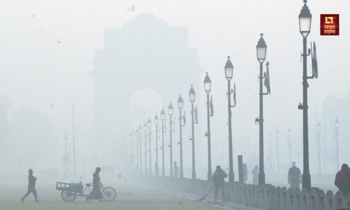Delhi Weather Update : राष्ट्रीय राजधानी दिल्ली में ठंड अभी भी जारी है. पूरे उत्तर भारत में तापमान लगातार गिरता-बढ़ता नजर आ रहा है.