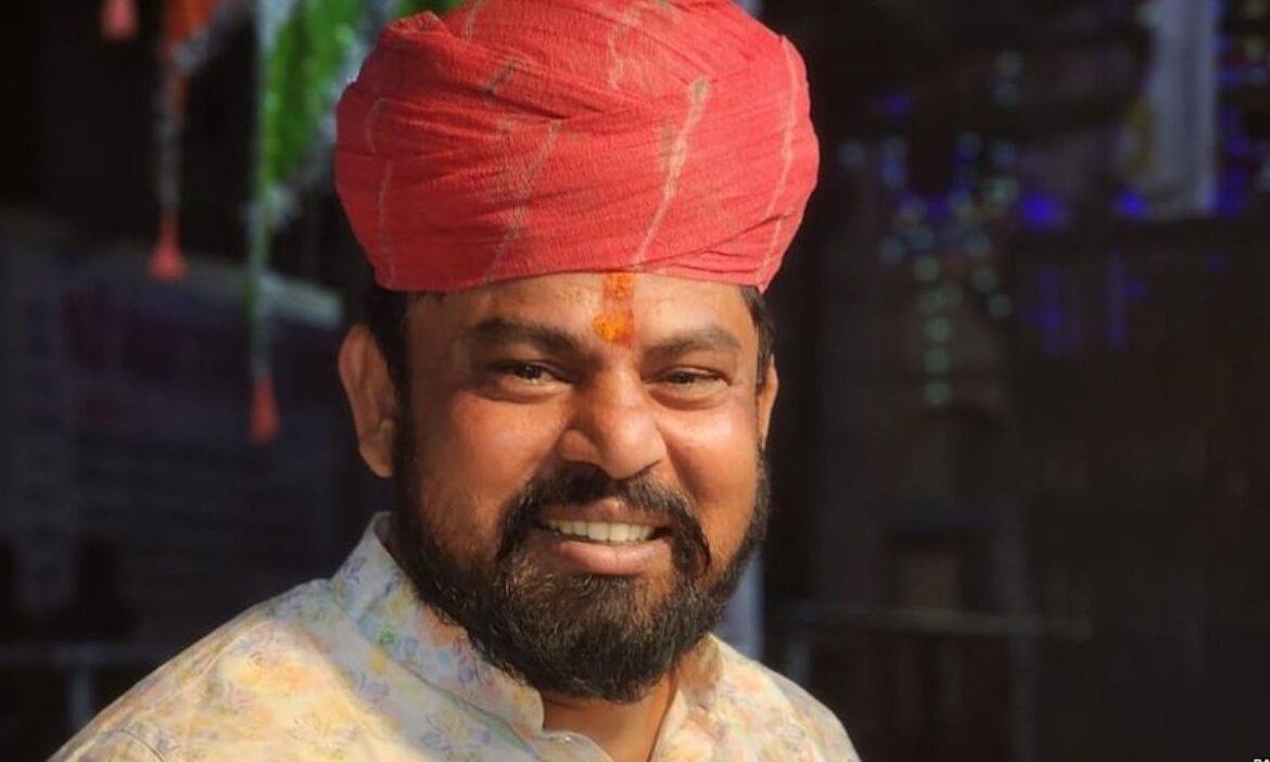 Telangana BJP MLA: तेलंगाना के भारतीय जनता पार्टी के विधायक एक बार फिर अपने बयान की वजह से चर्चा में आ गए हैं. उन्होंने श्रद्धालुओं को तीर्थयात्रा के दौरान मस्जिद में न जाने को कहा है.