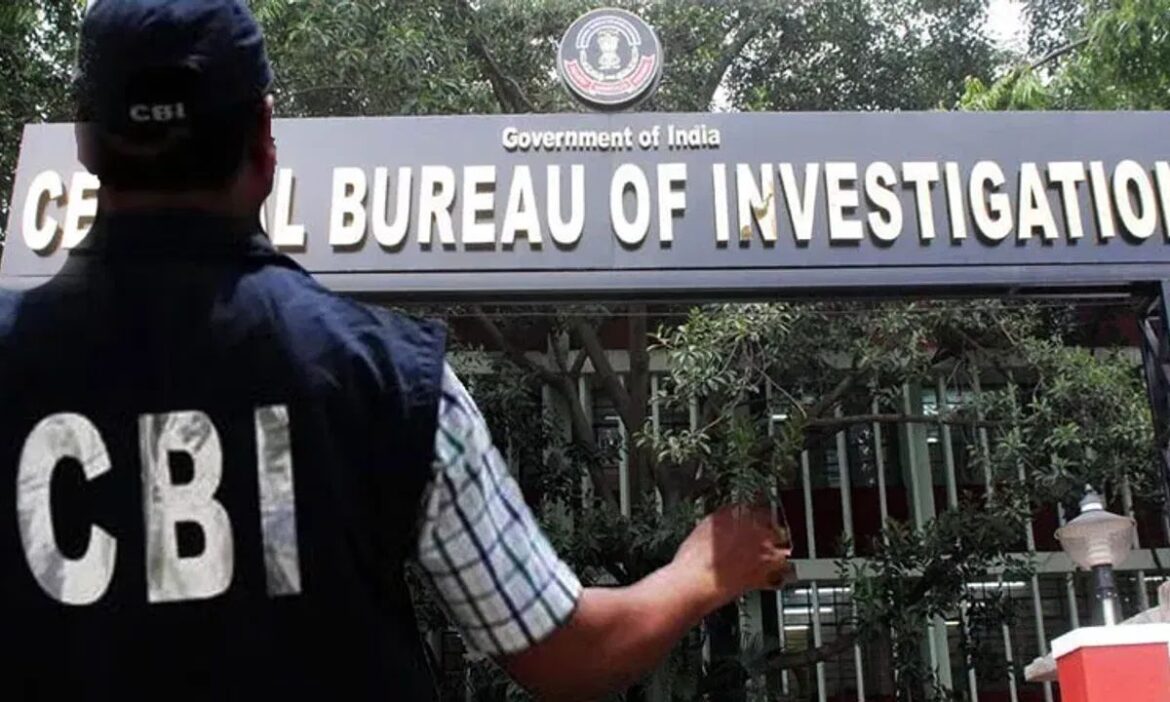 SC Decision : सुप्रीम कोर्ट ने केंद्र के अफसरों के खिलाफ बड़ा फैसला सुनाया है. उन्होंने कहा कि सीबीआई को केंद्र सरकार के अधिकारियों के खिलाफ FIR दर्ज करने के लिए राज्यों की सहमति लेने की जरूरत नहीं है.