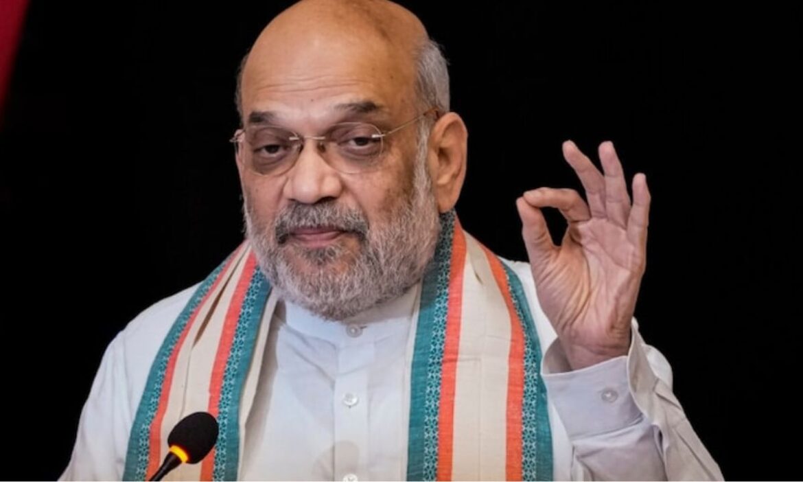 Amit Shah On Arvind Kejriwal : दिल्ली में होने वाले विधानसभा चुनाव को लेकर पार्टियों ने तैयारी शुरू कर दी है. ऐसे में केंद्रीय गृहमंत्री अमित शाह ने आम आदमी पार्टी के मुखिया अरविंद केजरीवाल पर गंभीर आरोप लगाए हैं.