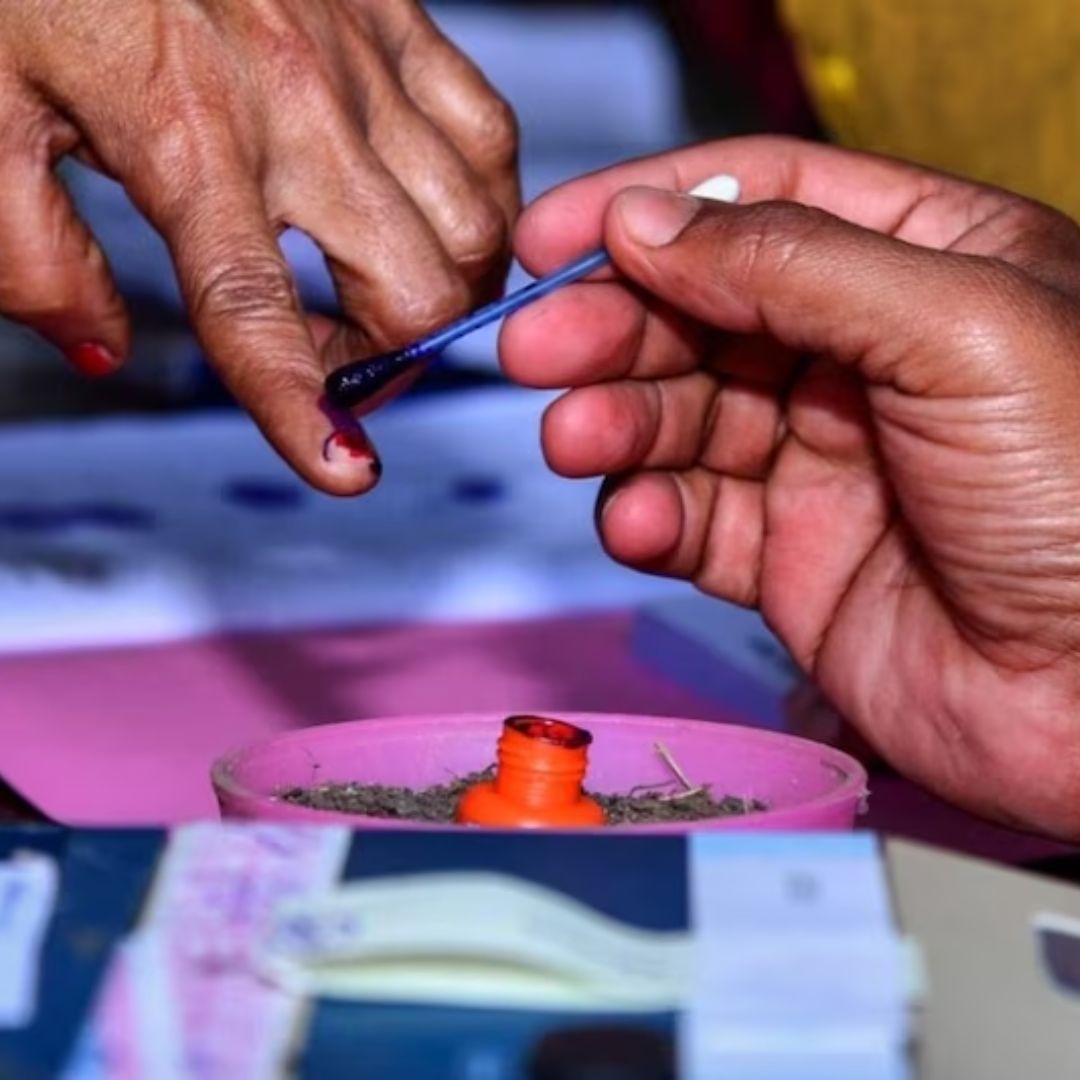 Milkipur By-ELection: पिछले साल से खाली पड़ी मिल्कीपुर विधानसभा सीट पर चुनाव का इंतजार मंगलवार को चुनाव आयोग ने खत्म कर दिया है. यहां पर वोटिंग 5 फरवरी को होगी और नतीजा 8 फरवरी को आएंगे.