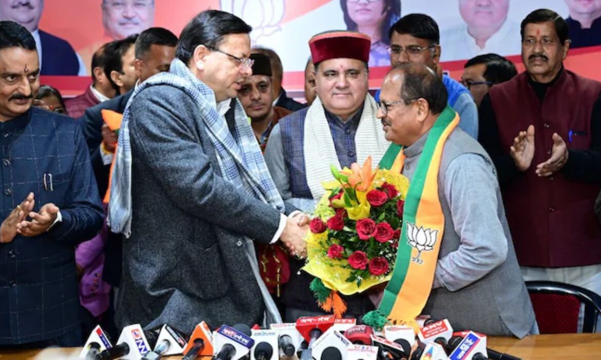 Uttarakhand Civic Elections : उत्तराखंड में शहरी स्थानीय निकाय चुनाव होने वाले है. इसके पहले भारतीय जनता पार्टी ने कांग्रेस को झटका दिया है. तीन नेताओं ने BJP का दामन थाम लिया है.