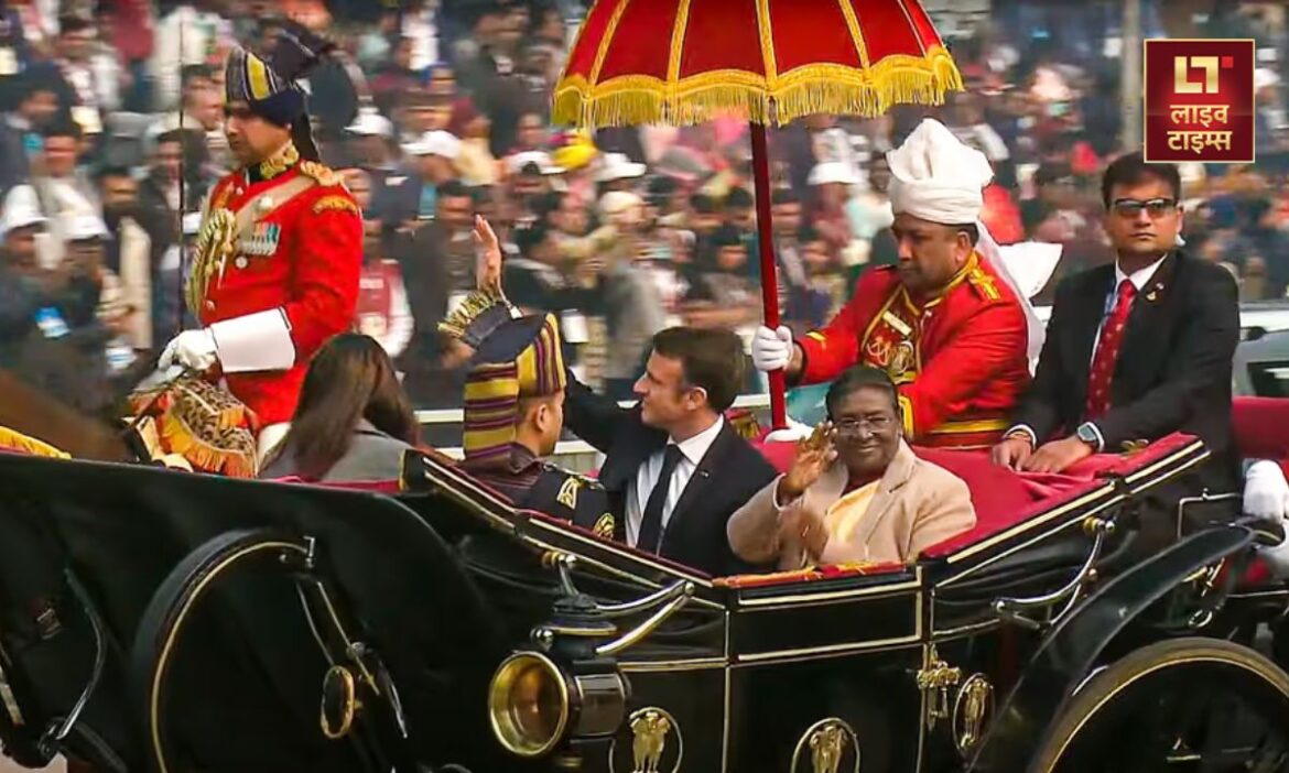 Republic Day 2025: राष्ट्रपति द्रौपदी मुर्मु और उनके साथ इंडोनेशियाई समकक्ष प्रबोवो सुबिआंतो रविवार को 76वें गणतंत्र दिवस परेड के लिए पारंपरिक बग्घी में कार्तव्य पथ पहुंचे.