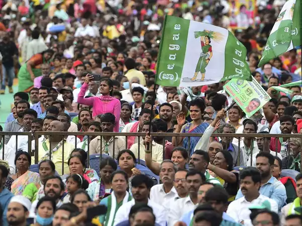 What did Deve Gowda do before coming into politics - Live Times