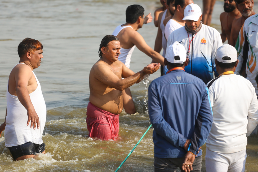 Akhilesh took a dip in Sangam - Live Times