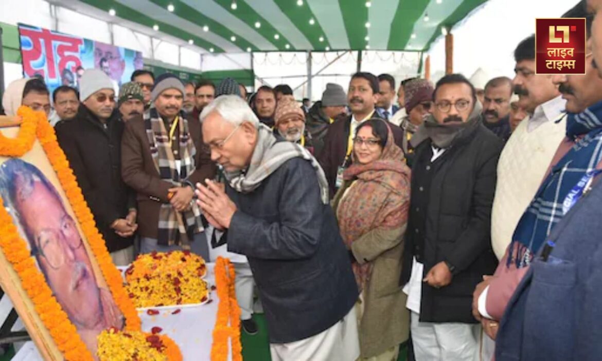 Karpoori Thakur Birth Anniversary: बिहार का हर दल खुद को जननायक की राजनीतिक विरासत का असली उत्तराधिकारी साबित करने में जुटा हुआ है.