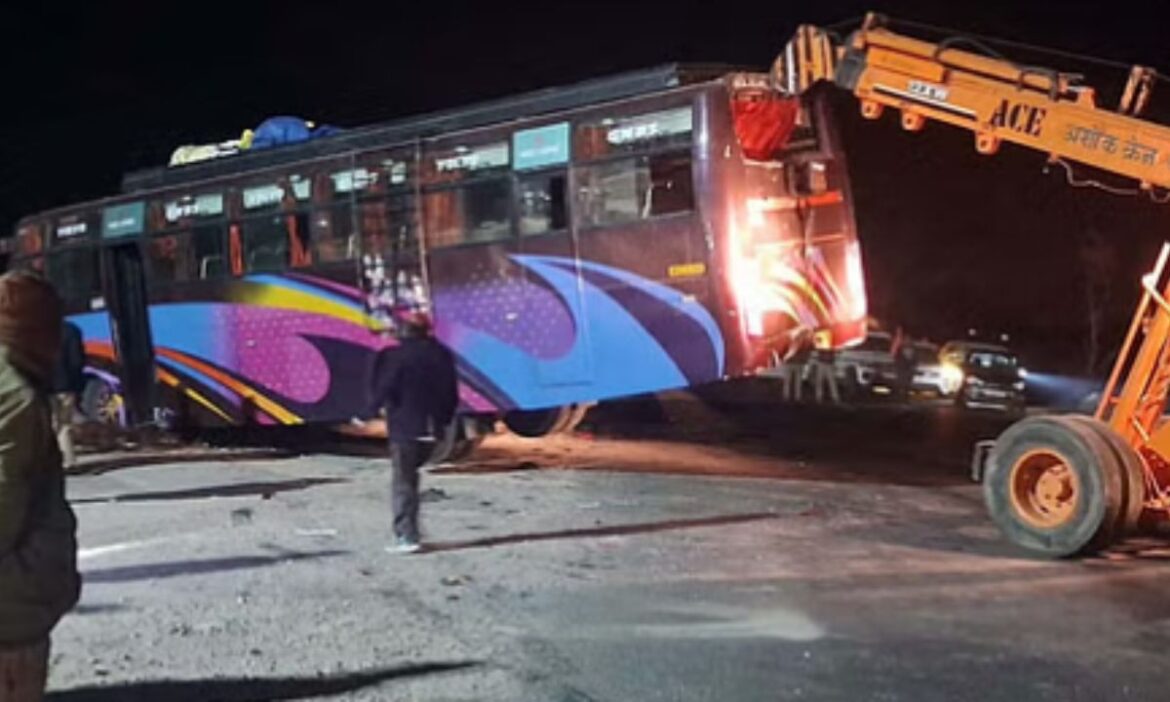 Fierce Head-On Collision Between Bus and Bolero in Prayagraj - Live Times