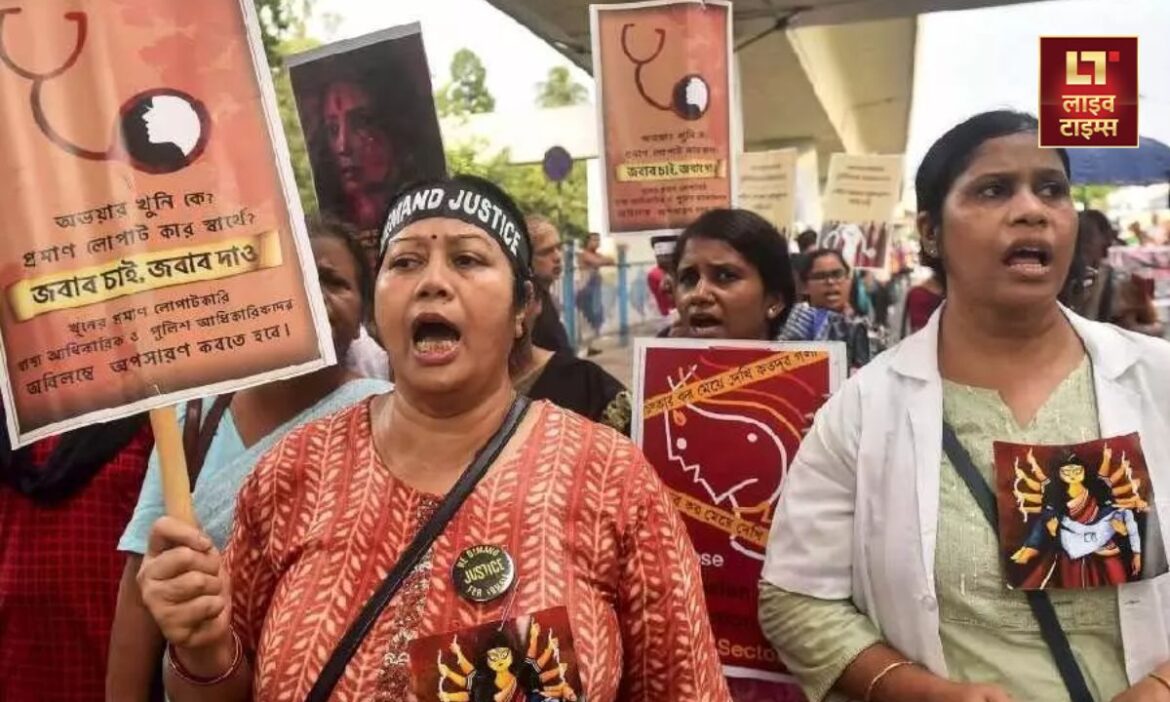 RG Kar Case : पिछले साल कोलकाता में हुए आरजी कर अस्पताल में दुष्कर्म और हत्या के मामले में पीड़िता की मौत के बाद उसके पहले जन्मदिन पर रविवार को कोलकाता में एक मौन रैली निकाली गई.