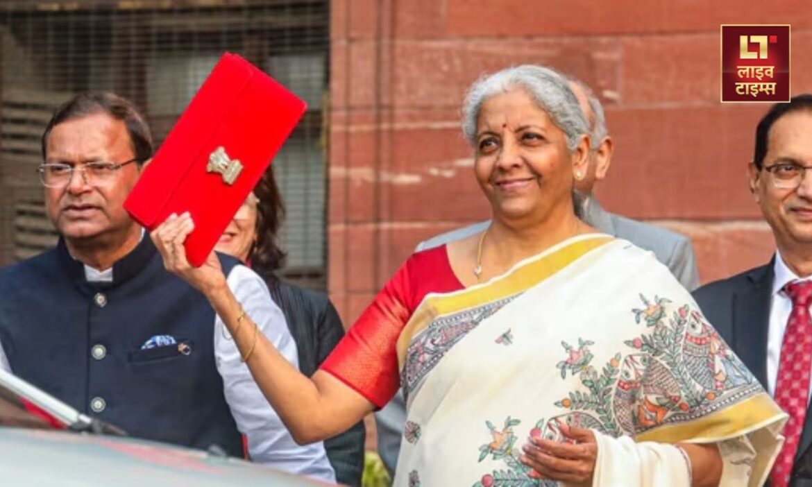 वित्त मंत्री निर्मला सीतारमण लगातार 8वां बजट पेश कर चुकी हैं. इस बीच वह पारंपरिक 'बही-खाता' शैली की थैली में बंद एक डिजिटल टैबलेट से बजट पेश करती हैं.