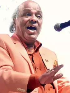 Rahat Indori couplets won people hearts