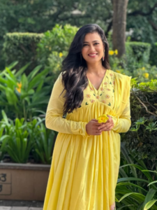 गर्मियों के मौसम में महिलाएं स्टाइलिश दिखने के साथ-साथ कंफर्टेबल भी फील करना चाहती हैं. ऐसे में हम आपके लिए श्वेता तिवारी के कुछ शानदार चिकनकारी सूट कलेक्शन लेकर आए हैं, जो आपको भी इन गर्मियों में उनकी तरह ही स्टाइलिश दिखाने में मदद करेगा.