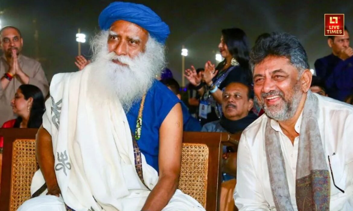 DK Shivakumar In Sadguru Program : कर्नाटक के उपमुख्यमंत्री डीके शिवकुमार के महाशिवरात्रि के अवसर पर ईशा योग केंद्र समारोह में जाने पर विवाद हो गया है.