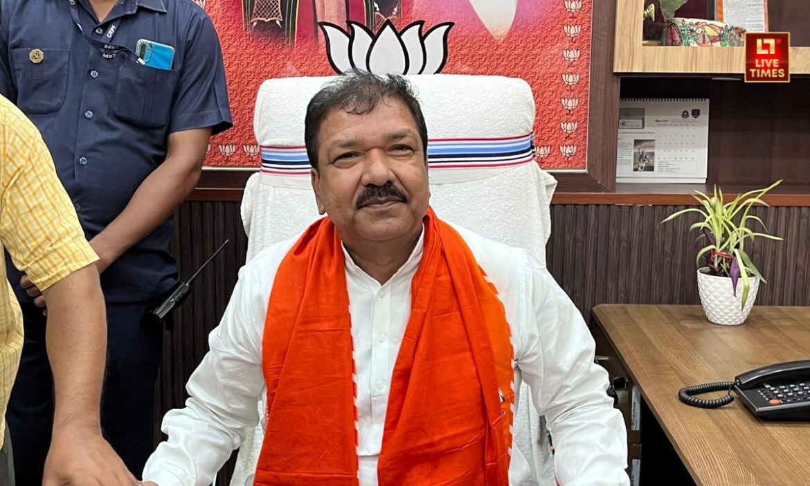 बिहार में नीतीश सरकार ने बजट पेश कर दिया है. वहीं, आज यानी मंगलवार को दिलीप जायसवाल की बिहार बीजेपी प्रदेश अध्यक्ष के रूप में ताजपोशी होनी है. इसको लेकर पटना के बापू सभागार में कार्यक्रम आयोजित किया गया है.