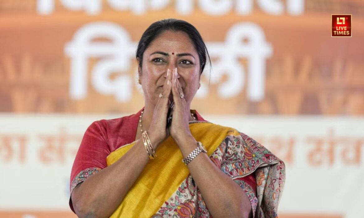 Delhi News : आज यानी शनिवार को दिल्ली की मुख्यमंत्री रेखा गुप्ता कैबिनेट बैठक करने वाली हैं. इस बैठक में महिला समृद्धि योजना को लेकर बड़ा फैसला हो सकता है.