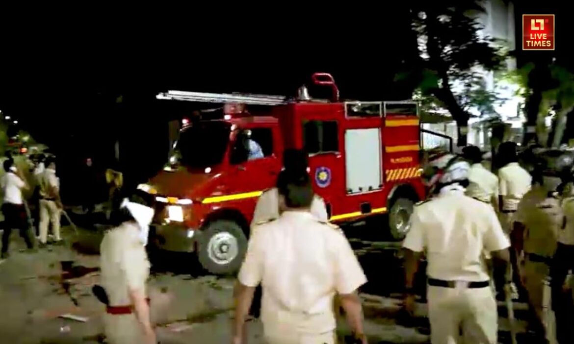 Nagpur Violence: औरंगजेब की कब्र को हटाने के लिए हो रहे प्रदर्शन थमने का नाम नहीं ले रहे हैं. महाल इलाके में दो गुटों के बीच झड़प के बाद हिंसा भड़क उठी, जिसमें पथराव और आगजनी हुई.