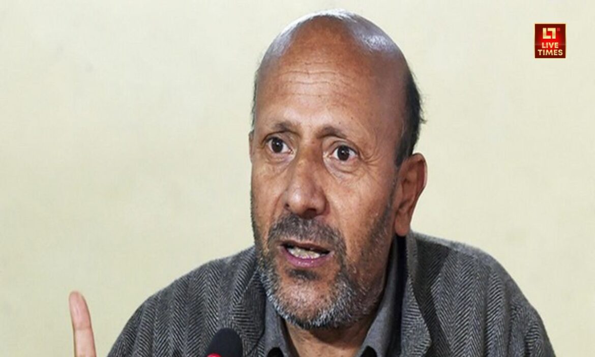 Engineer Rashid News :दिल्ली की एक अदालत ने आतंकी फंडिंग मामले में जम्मू कश्मीर के बारामूला लोकसभा क्षेत्र से सांसद इंजीनियर रशीद की जमानत याचिका खारिज कर दी.