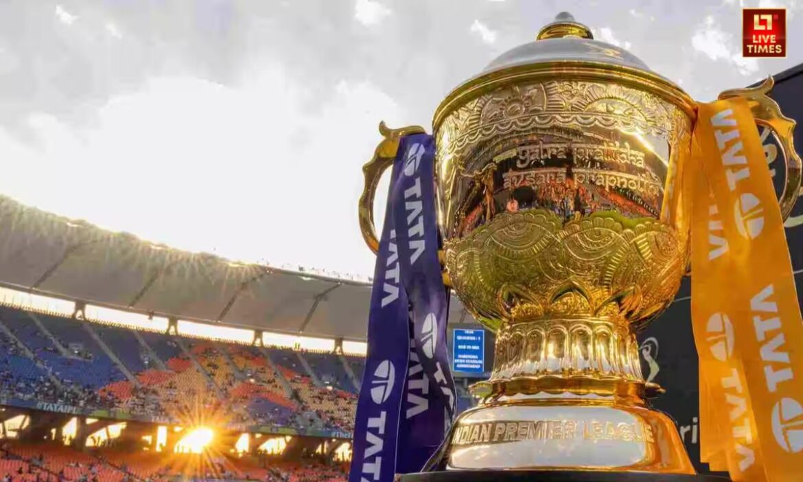 IPL 2025: कश्मीर के पहलगाम में हुए आतंकी हमले के बाद से देशभर में सुरक्षा को लेकर अलर्ट की स्थिति है, और इसका असर अब IPL 2025 पर भी देखा जा रहा है. इस बार आईपीएल में हर वेन्यू पर सुरक्षा को और कड़ा किया जाएगा.