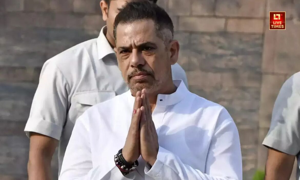 ED summons Robert Vadra: हरियाणा लैंड स्कैम से जुड़े मामले में ED ने एक बार फिर कांग्रेस सांसद प्रियंका गांधी के पति और बिजनेसमैन रॉबर्ट वाड्रा को पूछताछ के लिए बुलाया है.