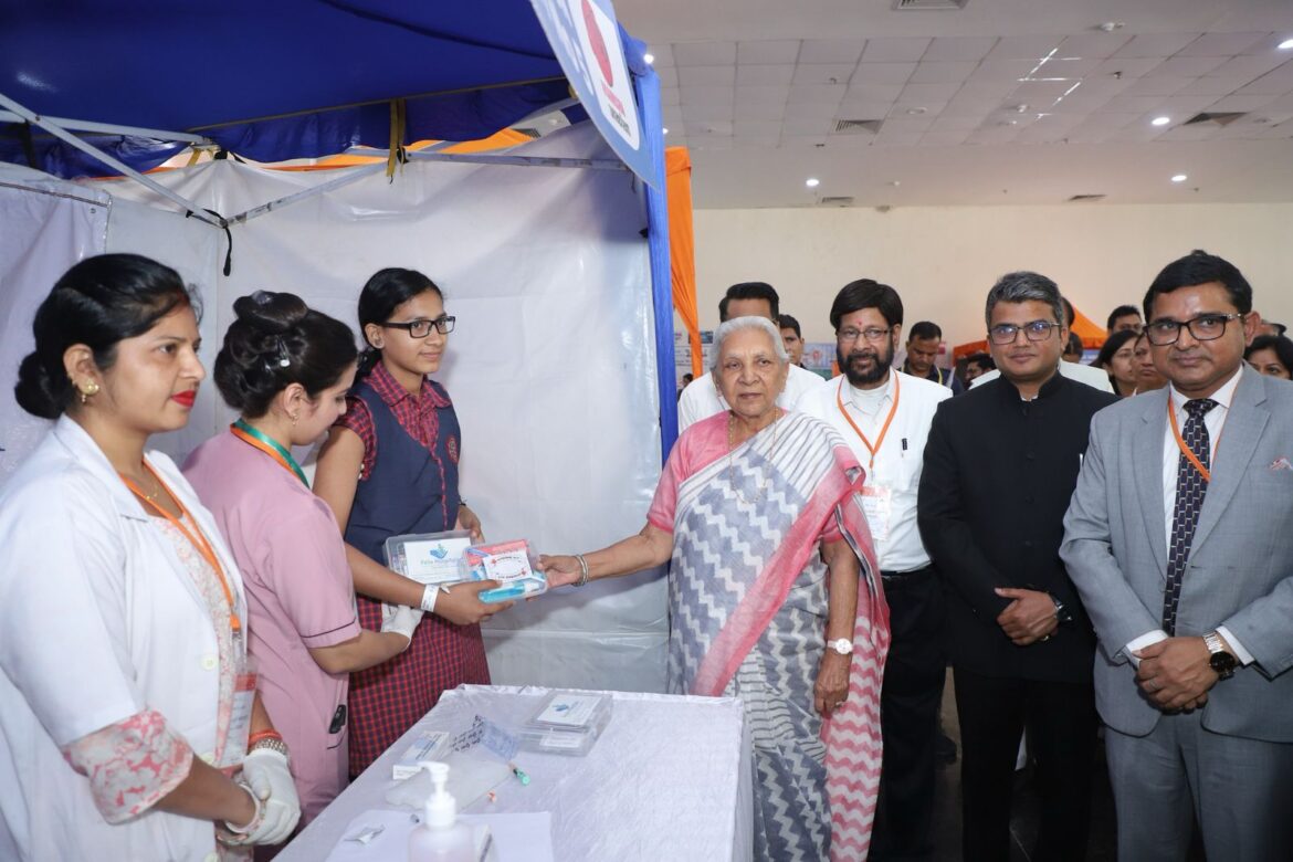 Noida News : नोएडा के सेक्टर 91 के पंचशील बालक इंटर कॉलेज में आज यानी बुधवार को सर्वाइकल कैंसर से बचाव के लिए HPV टीकाकरण अभियान शुरू किया गया है.